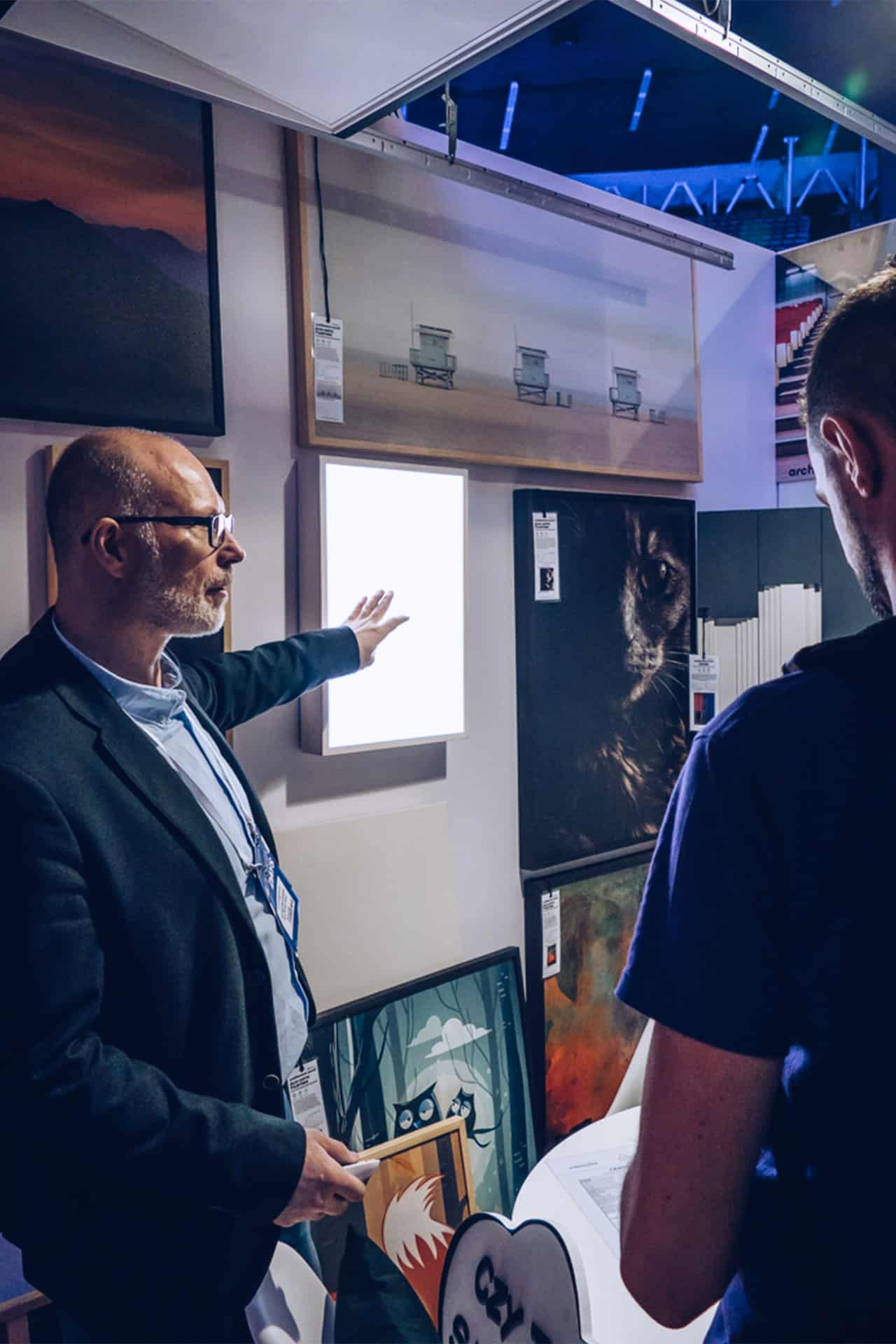 Obrazy akustyczne dźwiękochłonne na stoisku podczas targów 4 design days