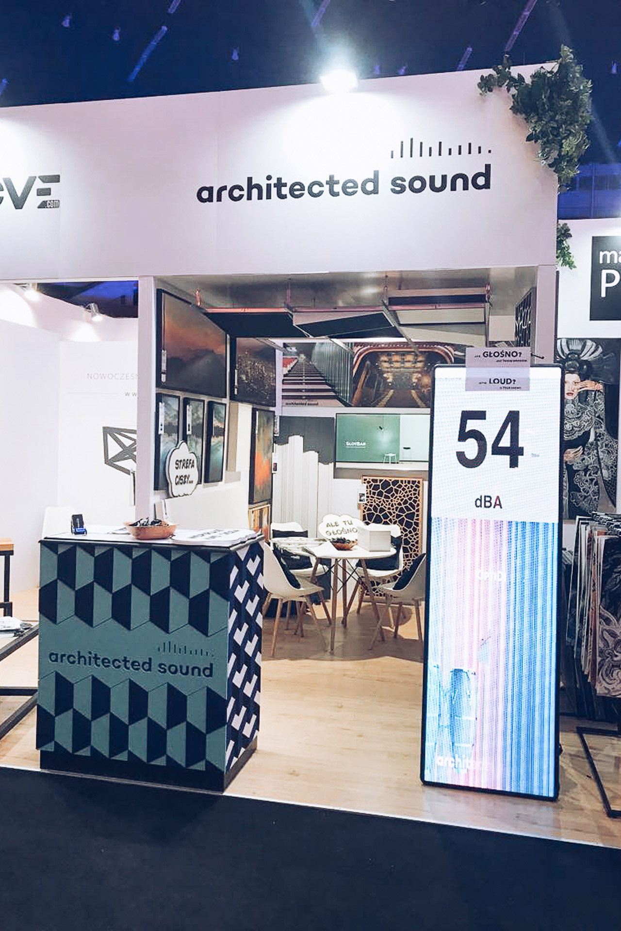 Stoisko Architected Sound na targach 4 Design Days z panelami akustycznymi Architected Sound