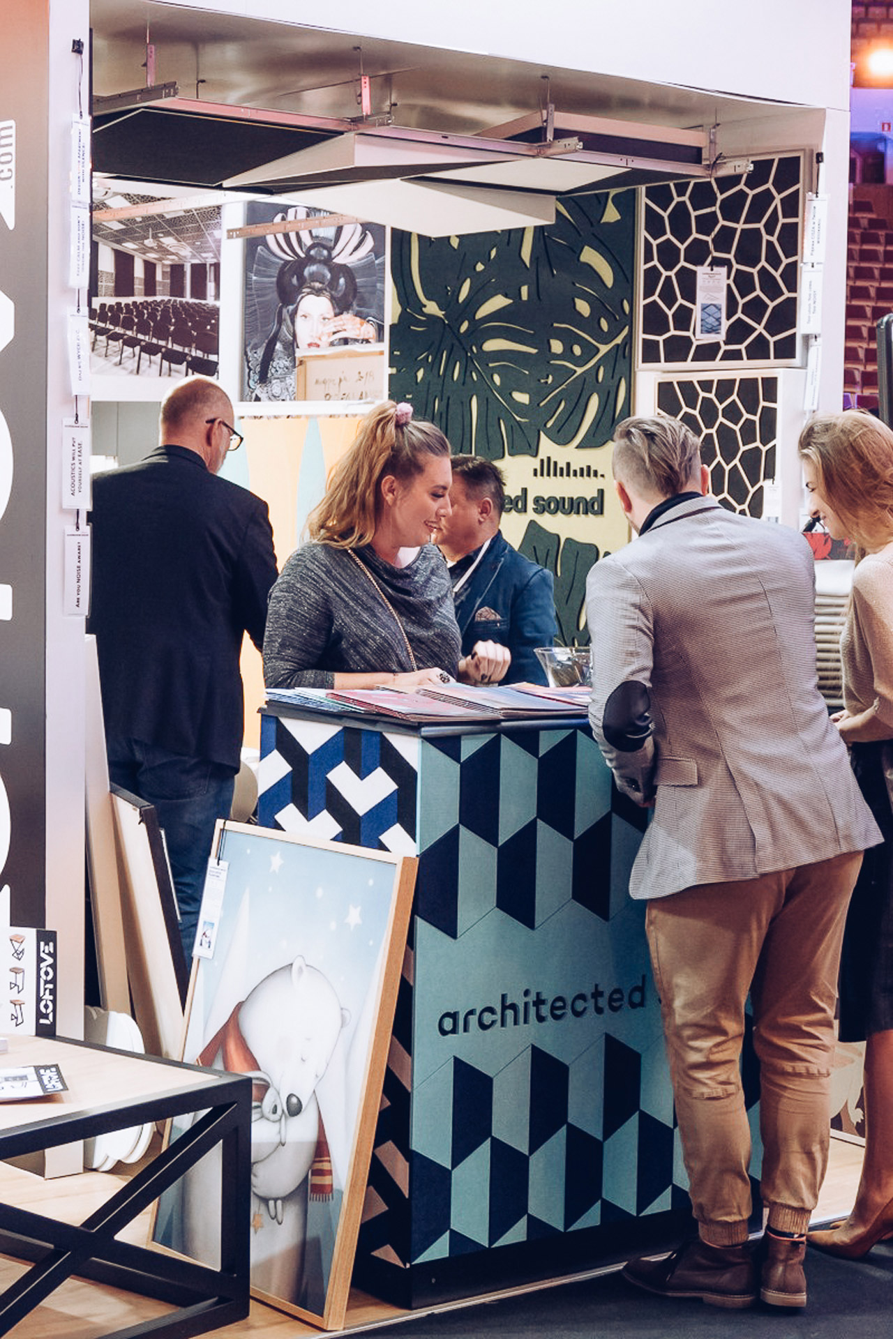 Obrazy akustyczne na stoisku Architected Sound podczas targów 4 design days