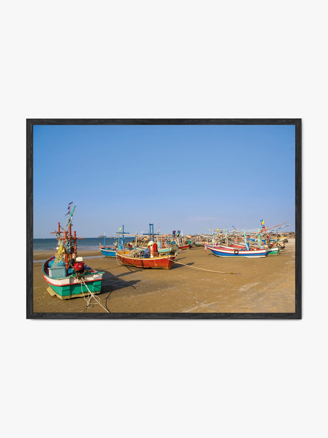 Obraz akustyczny ze zdjęcia - Kolorowe kutry rybackie i łodzie na plaży - Mateusz Kotlarski