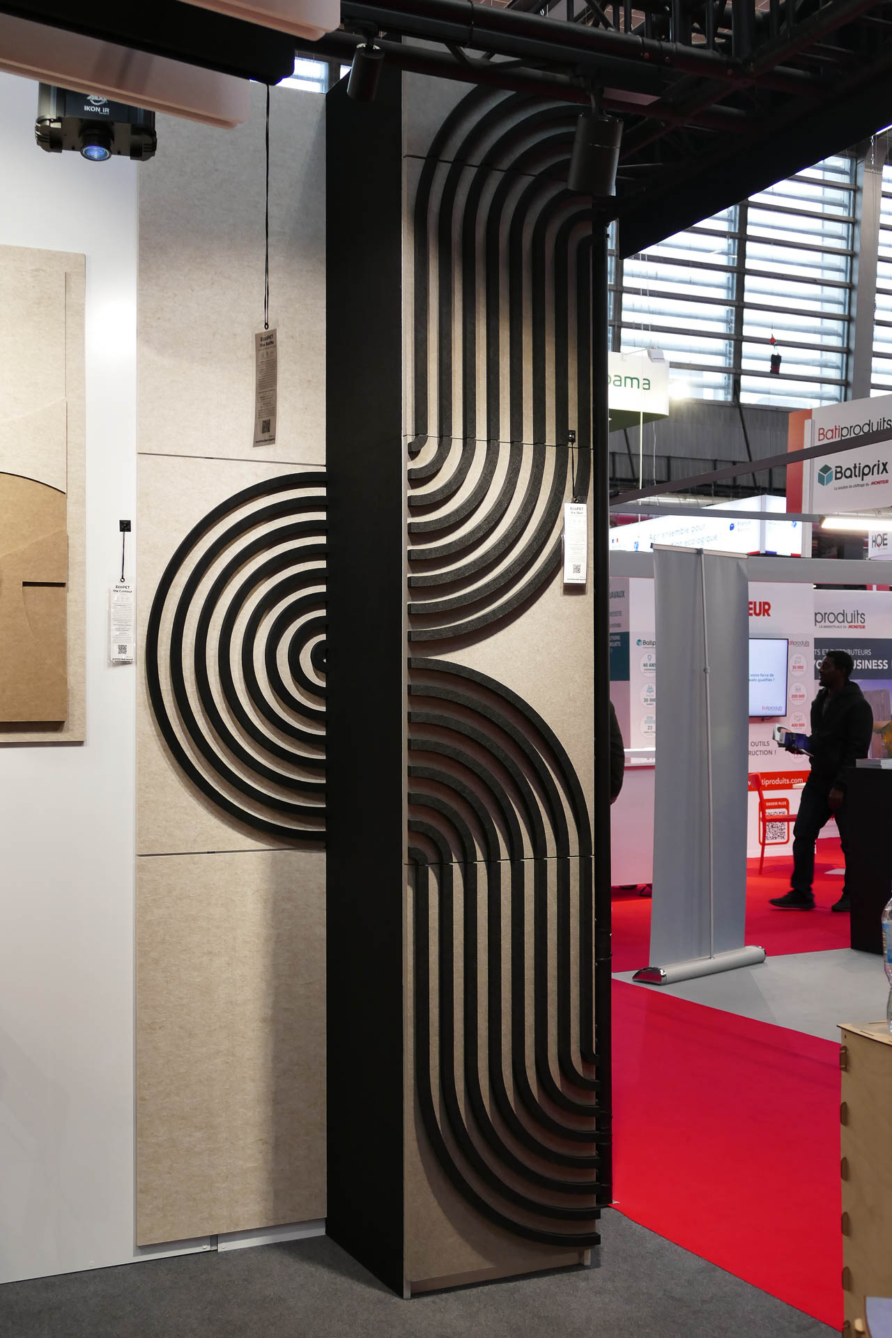 Acoustic slat waves on the furniture front at Batimat 2022 trade show