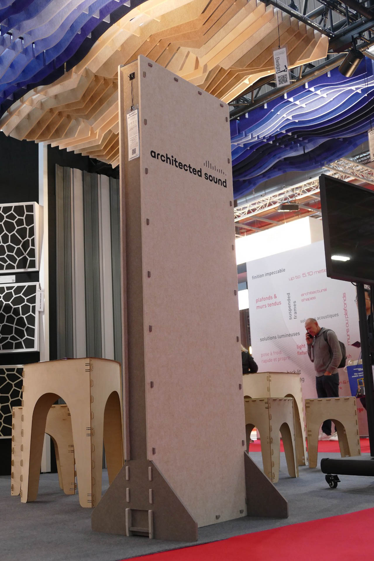 Standalone sound absorbing acoustic screen with custom logo at Batimat 2022 trade show