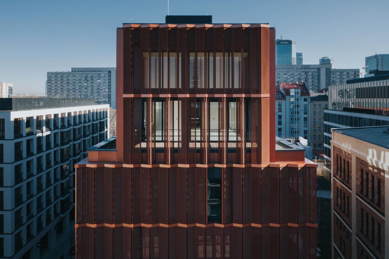 Metalowa fasada biurowca Browary Warszawskie w Warszawie
