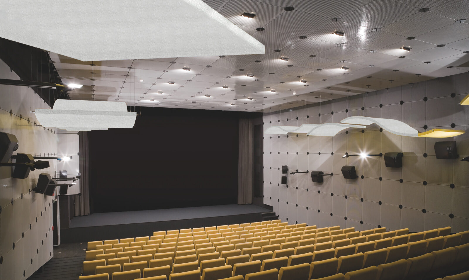 Stratocell Whisper lekki panel dźwiękochłonny wiszący w sali teatralnej