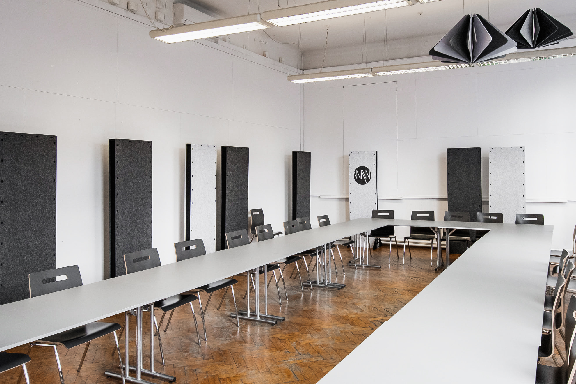 Adaptacja akustyczna w sali dydaktycznej na Wydziale Architektury Wnętrz na Akademii Sztuk Pięknych w Krakowie