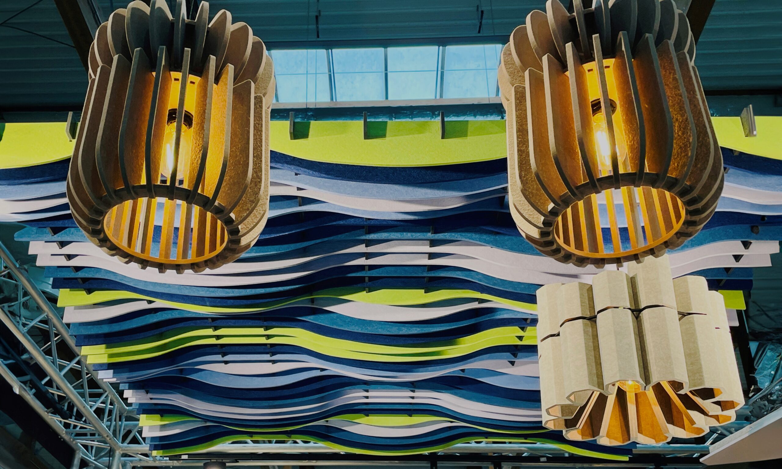 rchitected-sound-targi-kiaf-krakow-akustyczny-sufit-podwieszany-lamele-sufitowe-lampy-lamp-grid-ecopet