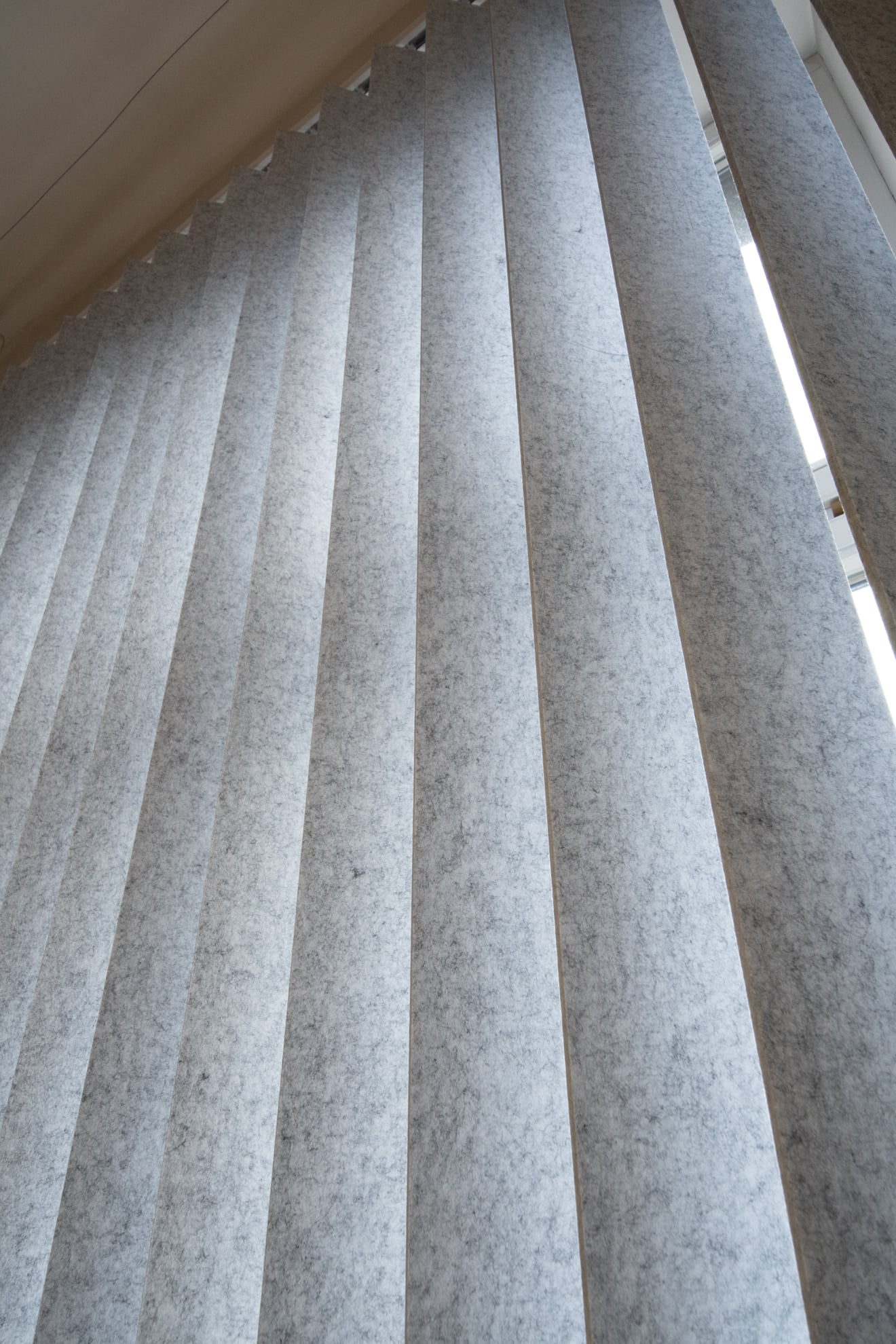 Pionowe żaluzje dźwiękochłonne Blinds z lamelami EcoPET